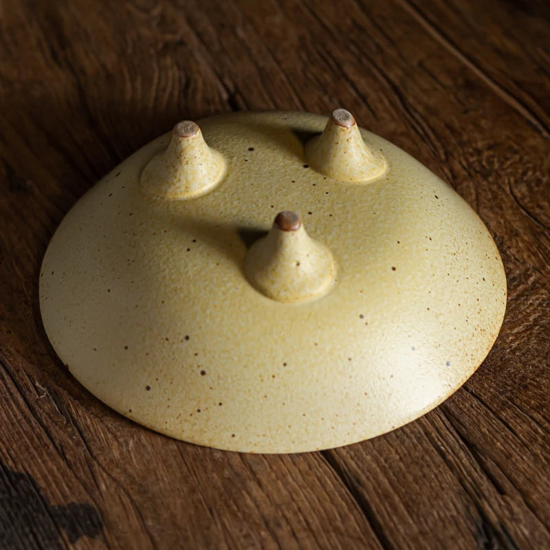 saladier à pied beige de dos