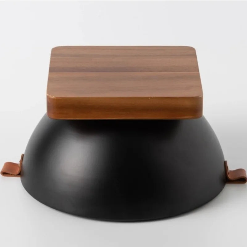 saladier noir avec plateau